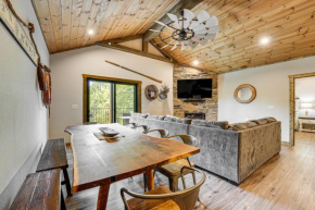 Branson Cabin with Pool Access and Private Boat Slip!